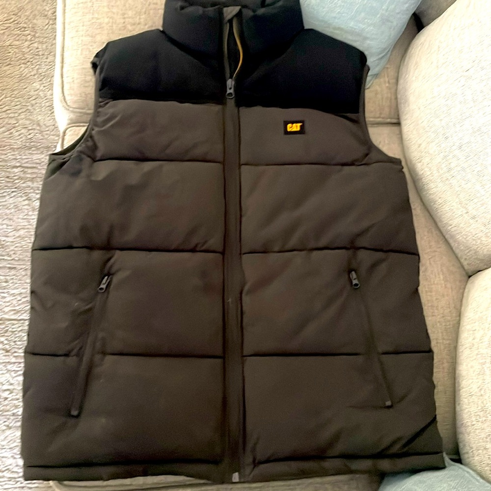 Men’s caterpillar puffer vest.